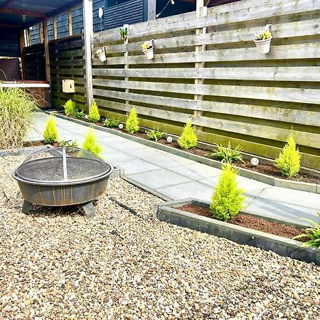 Tiny House With Sauna & Jacuzzi Near Amsterdam Vijfhuizen Bagian luar foto