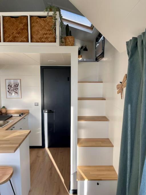 Tiny House With Sauna & Jacuzzi Near Amsterdam Vijfhuizen Bagian luar foto