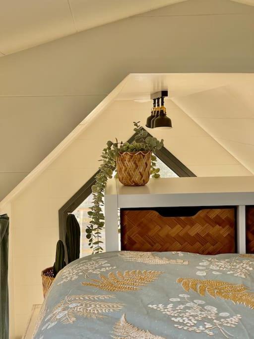 Tiny House With Sauna & Jacuzzi Near Amsterdam Vijfhuizen Bagian luar foto
