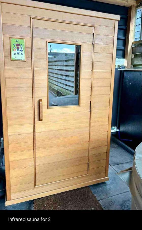 Tiny House With Sauna & Jacuzzi Near Amsterdam Vijfhuizen Bagian luar foto