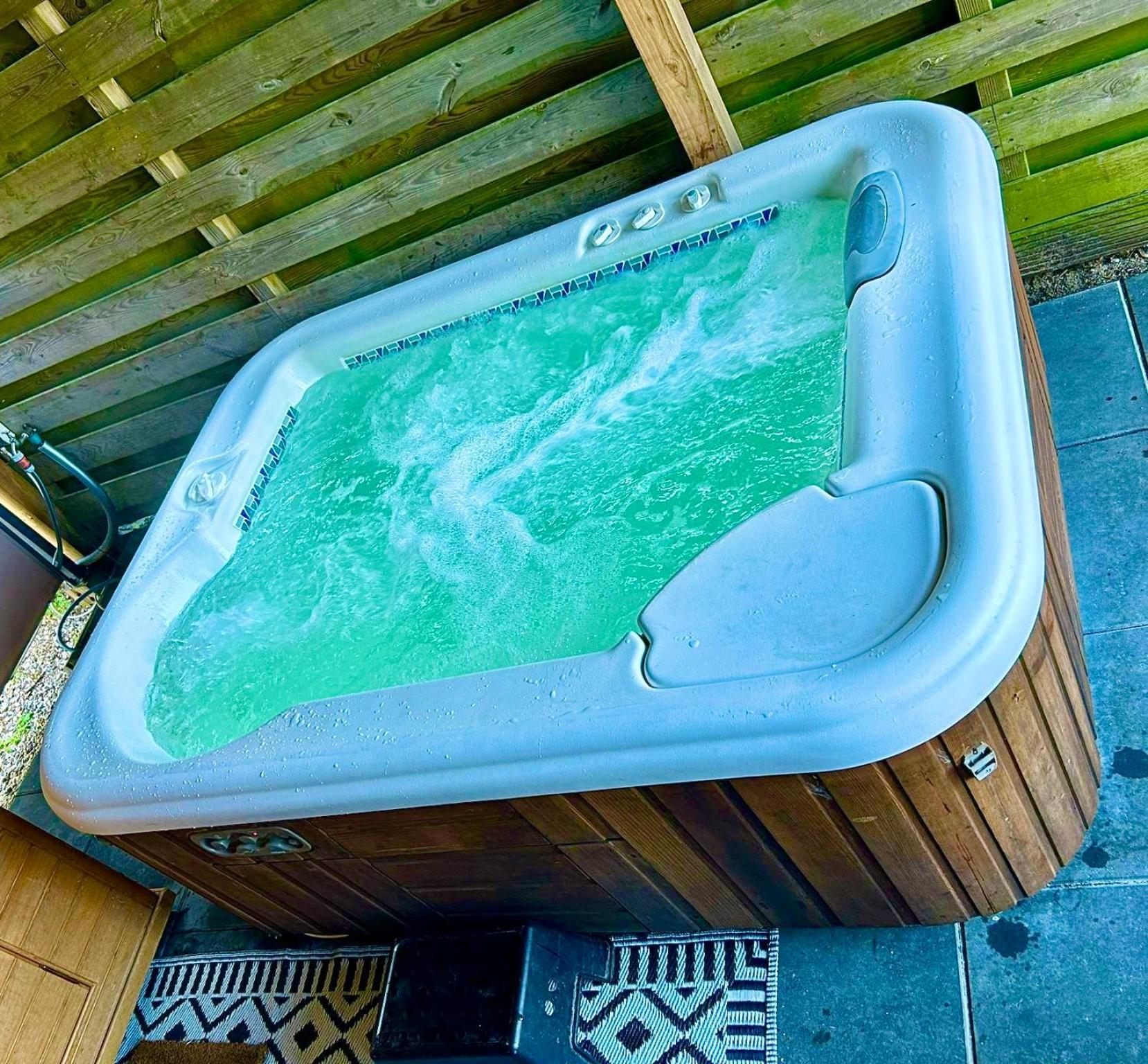 Tiny House With Sauna & Jacuzzi Near Amsterdam Vijfhuizen Bagian luar foto