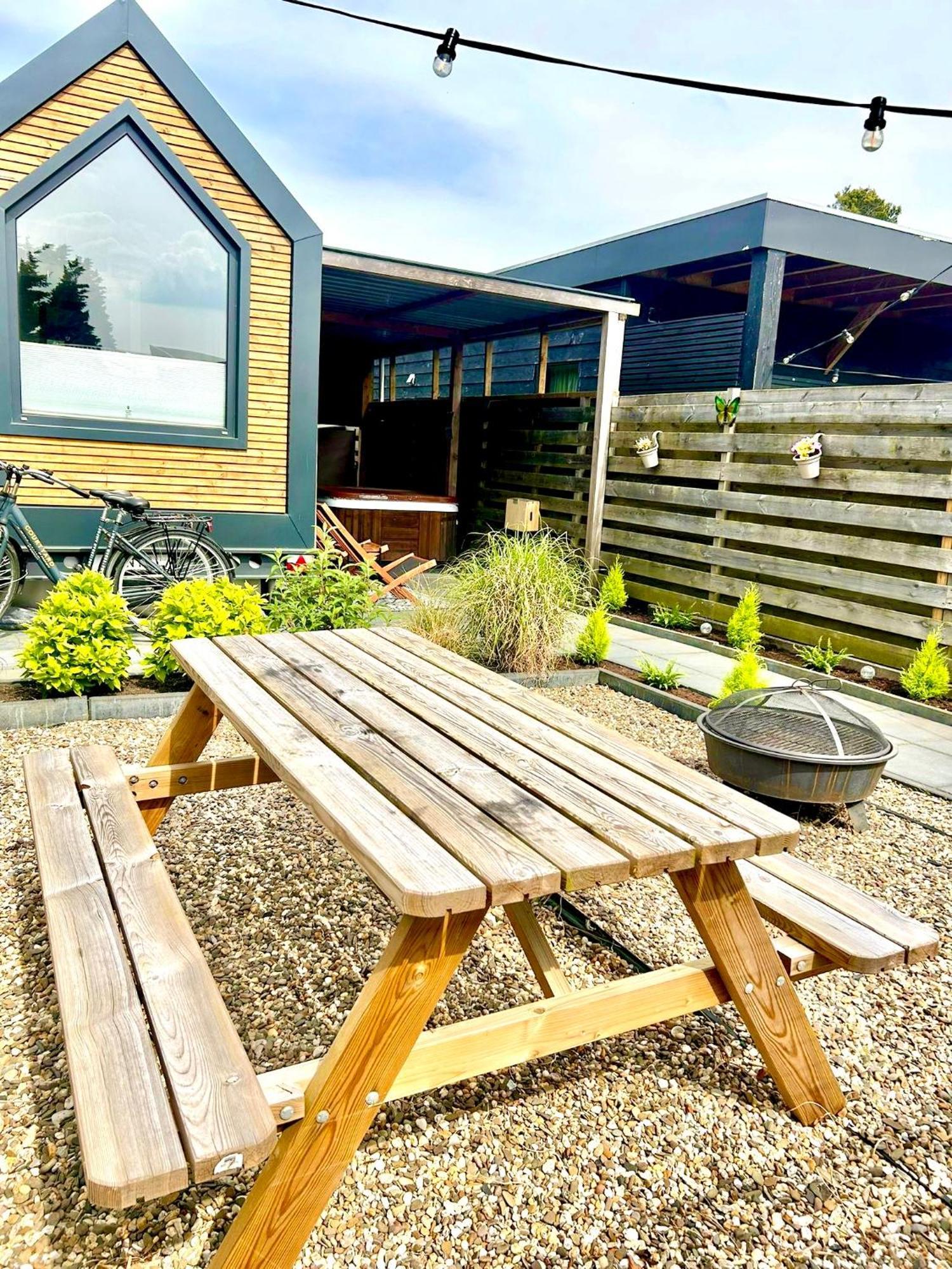 Tiny House With Sauna & Jacuzzi Near Amsterdam Vijfhuizen Bagian luar foto
