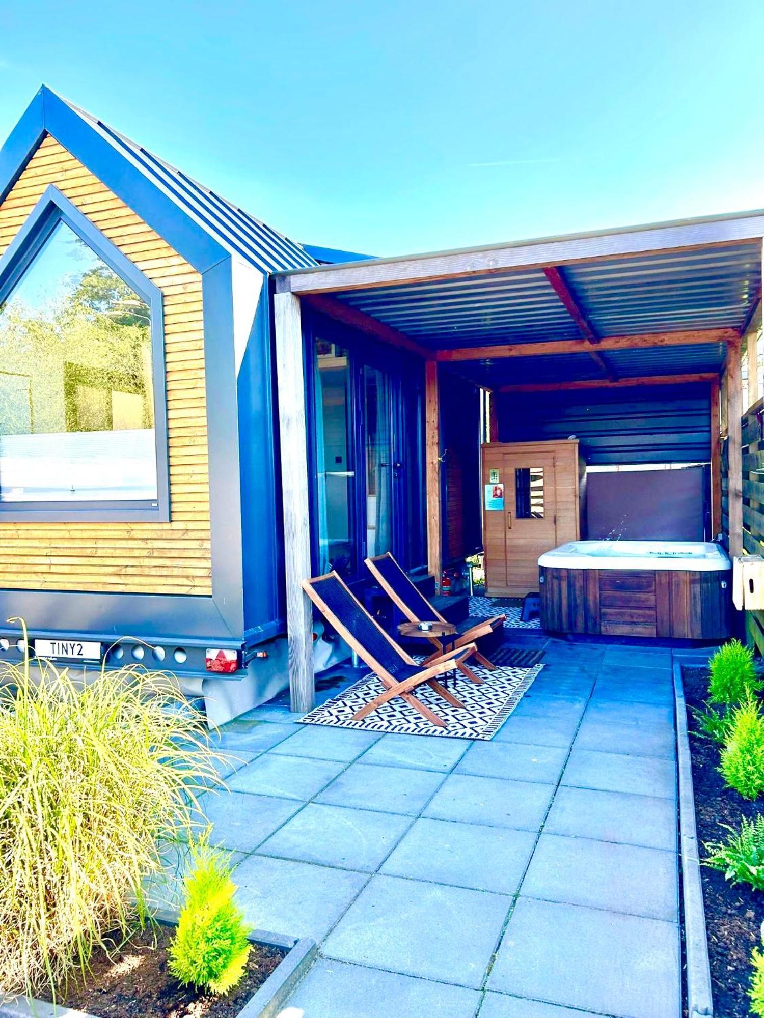 Tiny House With Sauna & Jacuzzi Near Amsterdam Vijfhuizen Bagian luar foto