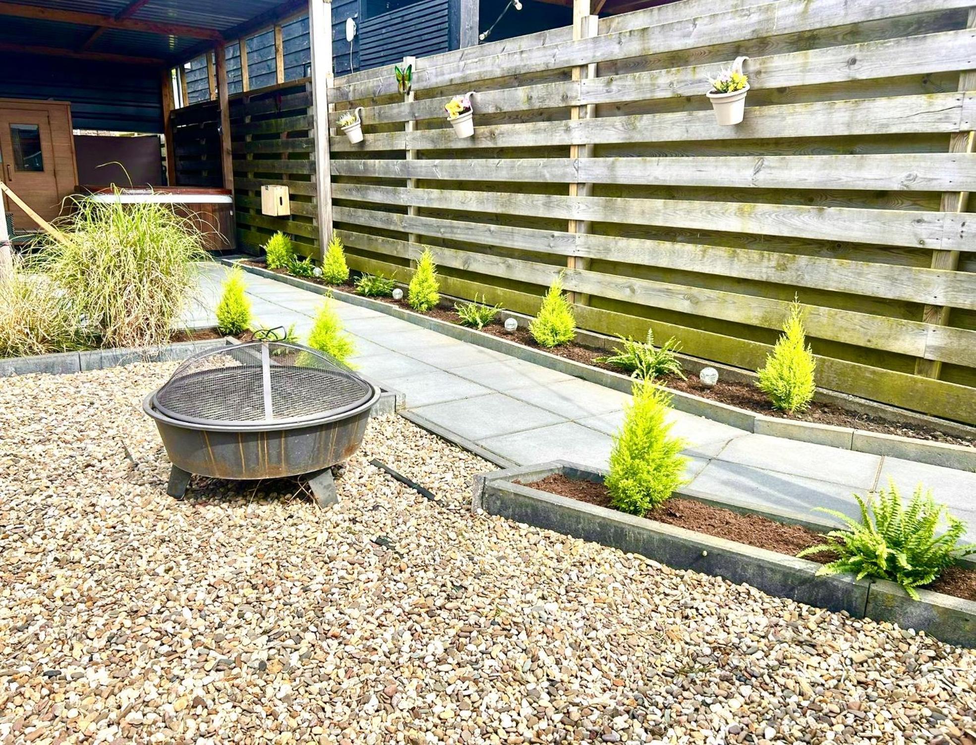 Tiny House With Sauna & Jacuzzi Near Amsterdam Vijfhuizen Bagian luar foto